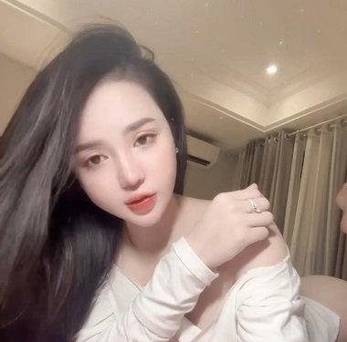 sex phu đê Em gái xinh áo dài tự sướng