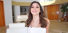 sex hev alice Lần đầu em thủ dâm bắn nước đái trên live