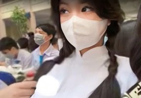 sex xin yuri Quan hệ con bạn vú đẹp đang ngủ say sau 1 đêm quẩy bar hết mình